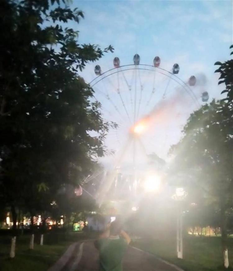 廣東肇慶一公園摩天輪起火，園方：項目還未開放運營