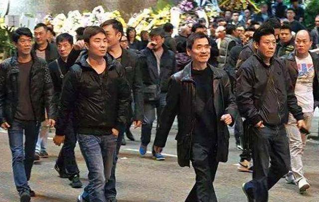 香港黑幫教父：新義安14K大佬把酒言歡，如今出獄只能玩區(qū)塊鏈