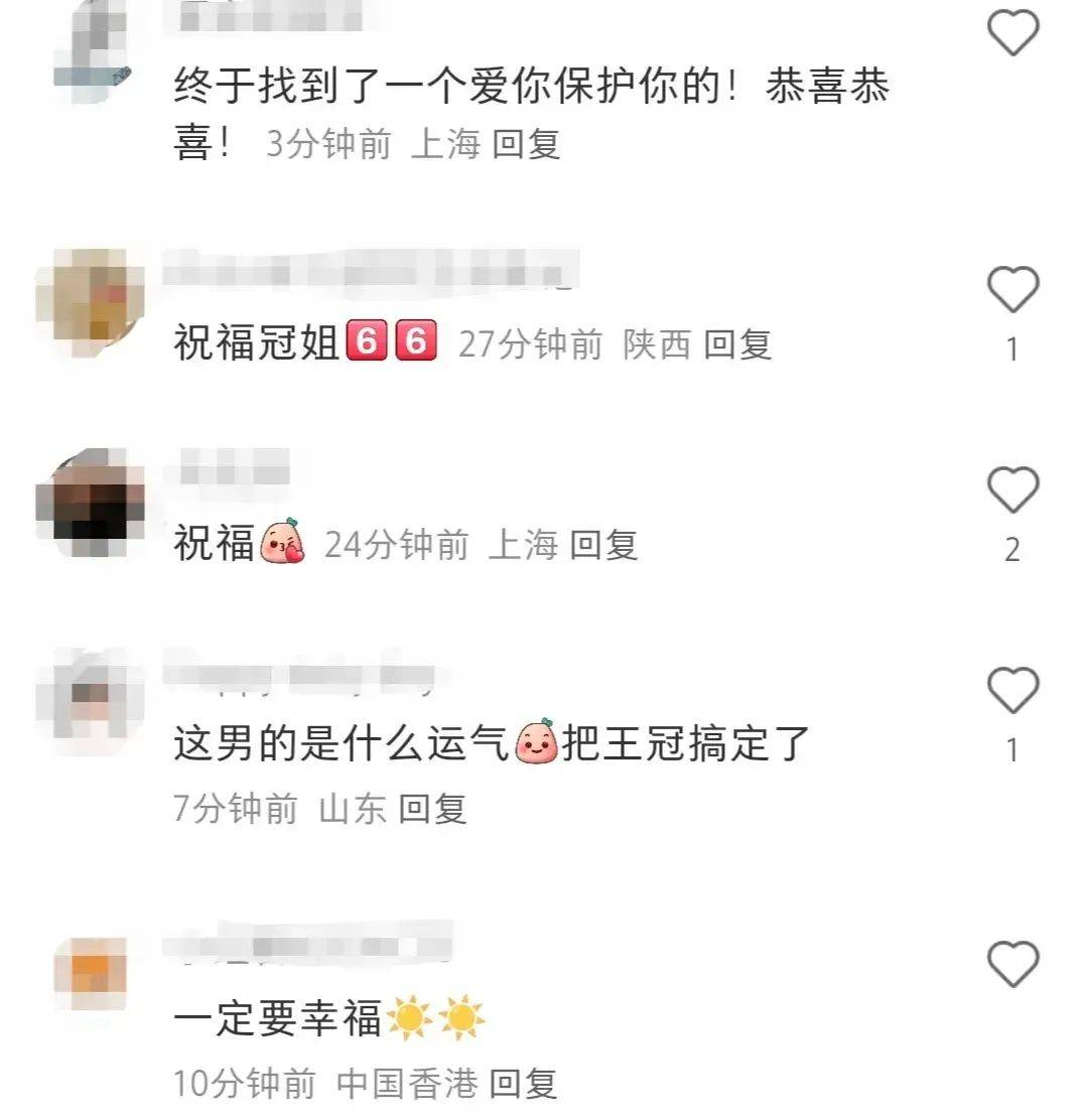 41歲主持人王冠官宣婚訊，曬與老公牽手合照！