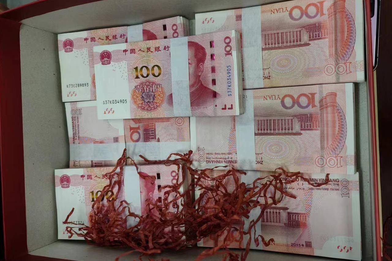 熱水壺和“喜糖”里藏著大把現(xiàn)金，浙江多地已發(fā)生，警方提醒：司機(jī)請(qǐng)警惕