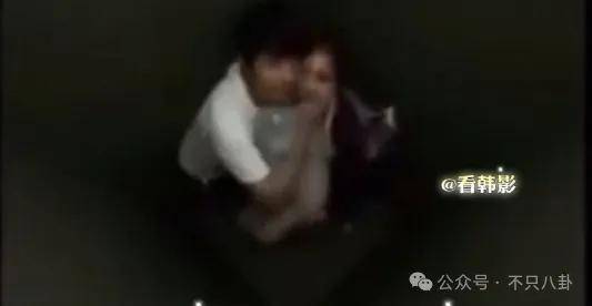 又發(fā)現(xiàn)新孩子了！這位50多歲大叔私生活這么混亂嗎？