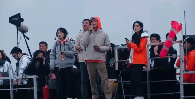 突發(fā)墜海！原因暫不明…趙麗穎等明星發(fā)聲