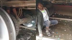印度男子為逃票藏到火車車輪間 被發(fā)現(xiàn)時已通行至少250公里