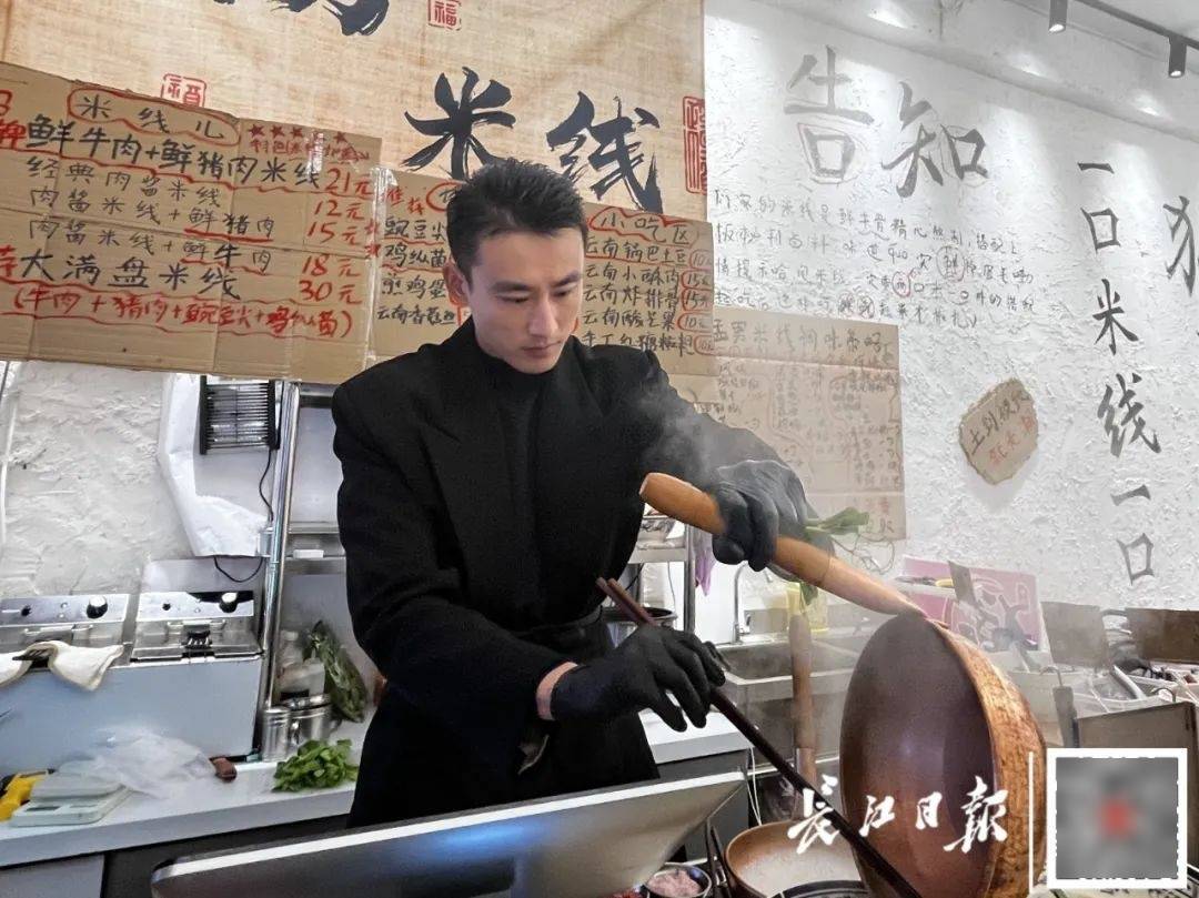 31歲男模冠軍退圈，在武漢賣米粉，開業(yè)一周就火了