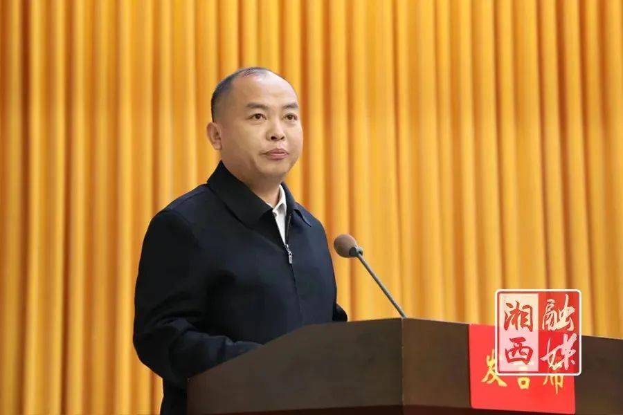 花垣縣雙龍鎮(zhèn)副鎮(zhèn)長(zhǎng)施金通，遞補(bǔ)為湖南省委委員