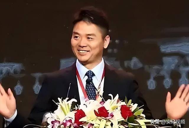 坐擁742億，卻救不了43歲妹妹！把外甥當(dāng)親子，一年給100萬(wàn)撫養(yǎng)費(fèi)