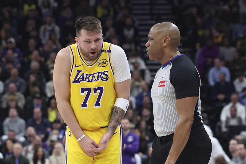 NBA | 東契奇單節(jié)被吹“五犯” 湖人無(wú)緣七連勝