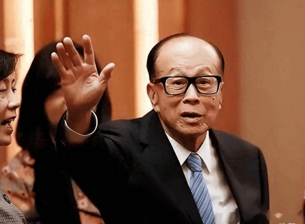 李嘉誠港口交易引發(fā)中美爭鋒，特朗普指示奪巴拿馬運河，關鍵時刻中方發(fā)聲！