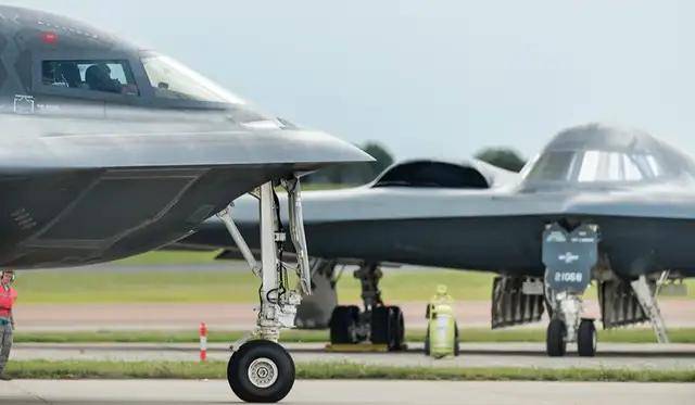 空軍副司令：轟-20很快了！網(wǎng)友：殲-36都來(lái)了，轟-20還要多久？