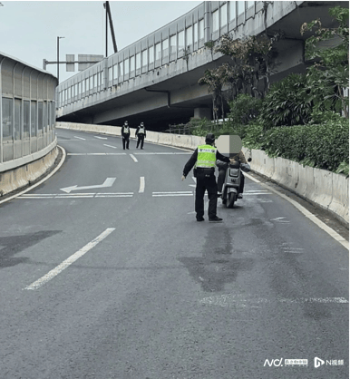 直擊廣州內(nèi)環(huán)路“電雞”查處現(xiàn)場：有人試圖調(diào)轉(zhuǎn)車頭逃離被攔