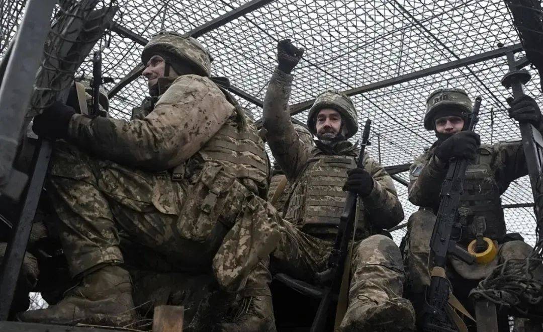 烏軍重新攻入俄本土，核轟炸機樞紐拉響警報，現(xiàn)場升起巨大蘑菇云