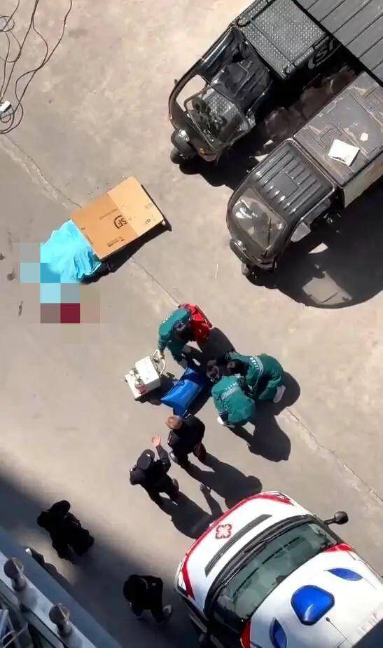小區(qū)高空墜物砸死快遞員，四川巴中警方通報：2人被刑拘