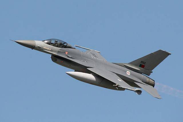 S-400成功攔截F-16，低空飛行已失去意義，未來(lái)空戰(zhàn)怎么打？