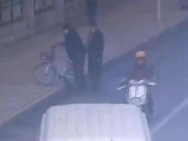 騎自行車碰瓷！北京一六旬男子騙取25人共4.6萬余元，法院判了