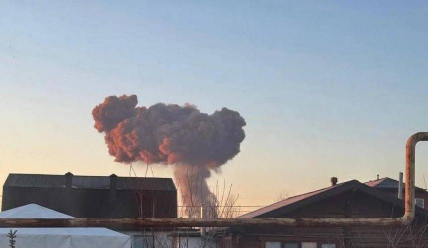 澤連斯基又被騙了？烏軍轟炸俄戰(zhàn)轟基地后，把馬克龍嚇到不敢出兵
