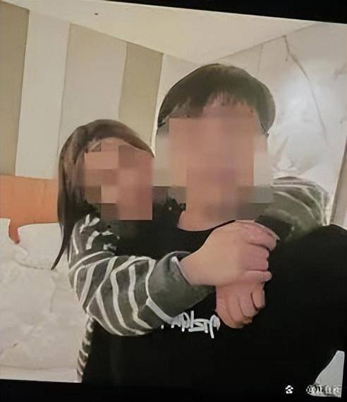 上海一區(qū)財政局主任科員被妻子舉報出軌副科長，當(dāng)?shù)丶o(jì)委回應(yīng)