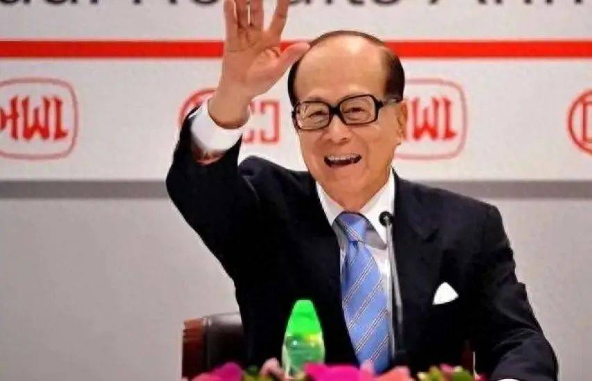 不見棺材不落淚！只剩4天，李嘉誠心意已決，中方用5字定調(diào)