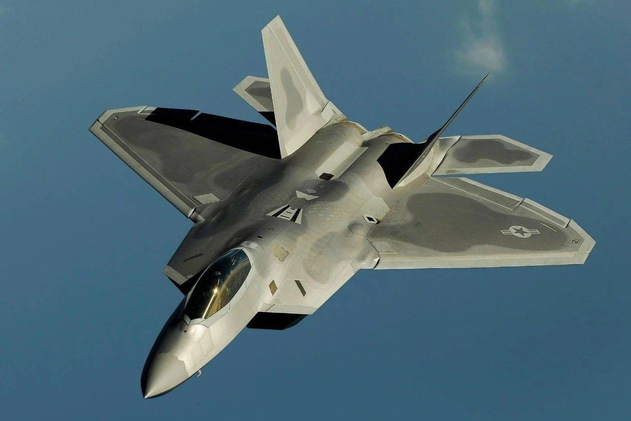 斷崖式領先！美剛官宣六代機 F-47，“成都特產(chǎn)”機背進氣道終于看清楚了