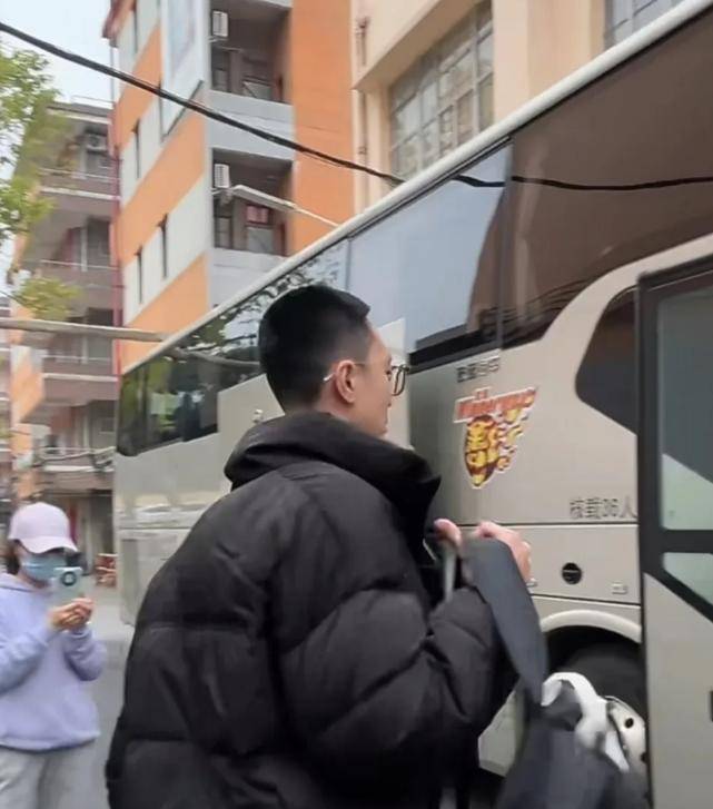 杜鋒帶13人出征上海！4外援+23兄弟，貝貝獲重用
