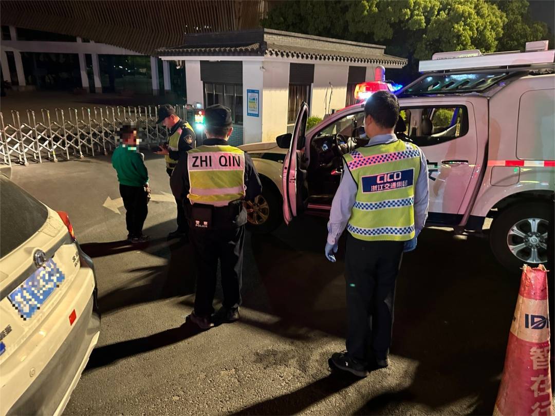 12歲男孩凌晨偷開父母車上高速，因車技太差被發(fā)現(xiàn)了……