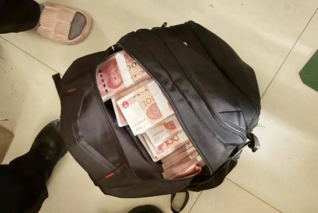 事發(fā)桂林！背包里裝的1000000元現(xiàn)金被警方緊急攔截