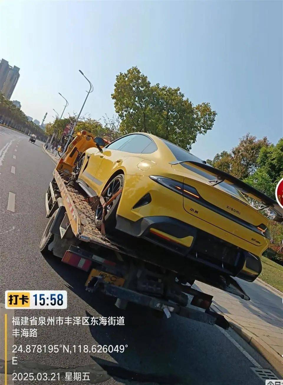 福建泉州一小米SU7 Ultra撞上電動(dòng)車致26歲女生重傷，疑似受害者妹妹發(fā)聲：姐姐送醫(yī)治療20余天，現(xiàn)已去世