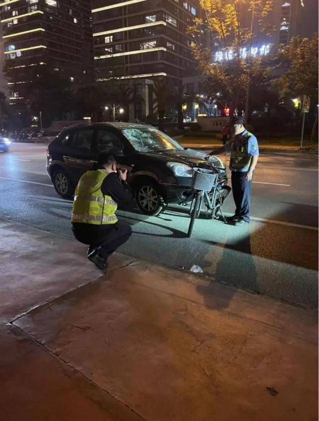 六旬男子騎車被越野車撞飛，女兒發(fā)帖：肇事司機是退休法官