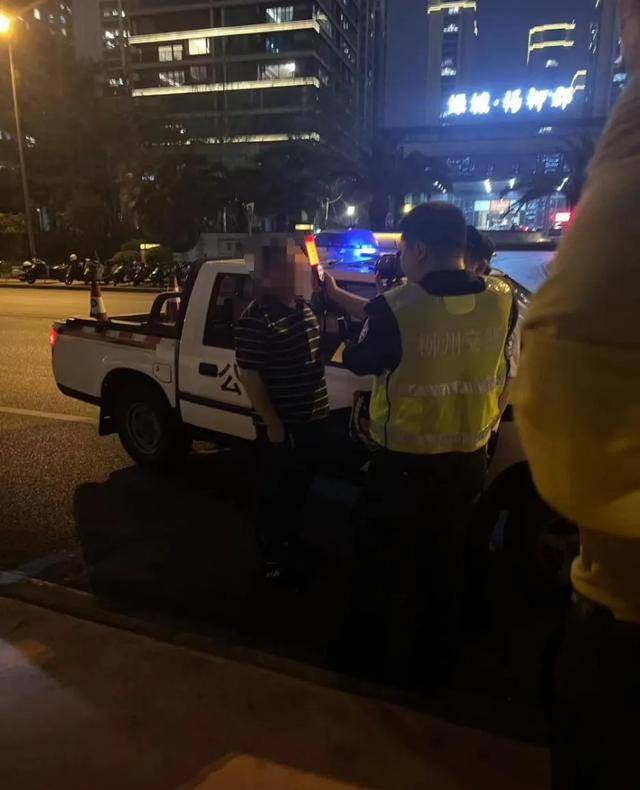 六旬男子騎車被越野車撞飛，女兒發(fā)帖：肇事司機是退休法官