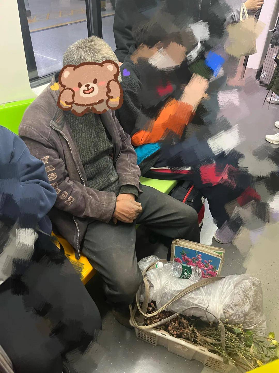熱搜第一！務(wù)工大哥坐地鐵被鄰座罵臟，她挺身而出：“我愿意跟他挨著”