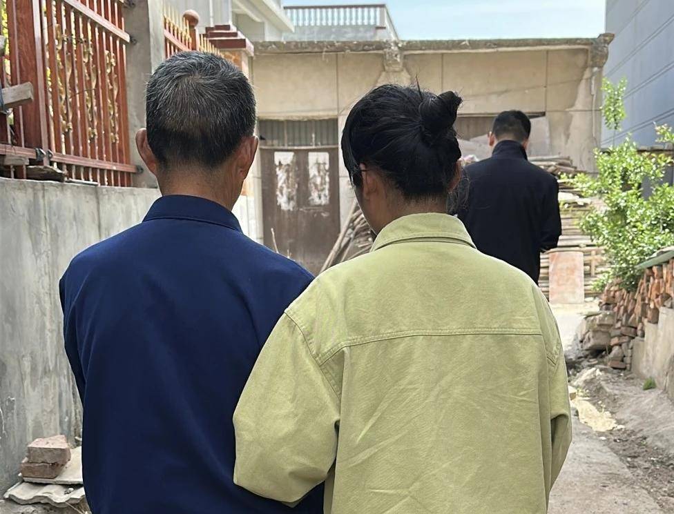 女孩跟男友外出打工失蹤，15年后被找到已育兩子 父親：她當年流浪到河南，不知回家的路