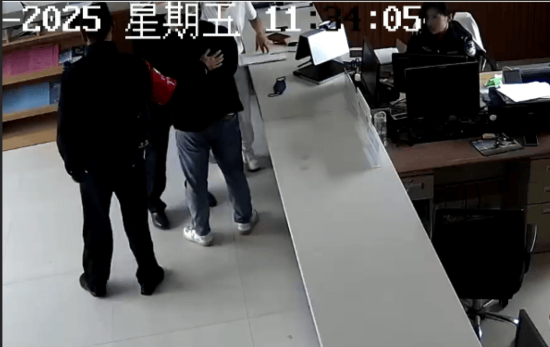 “女士，請把您的丈夫也叫來吧……”