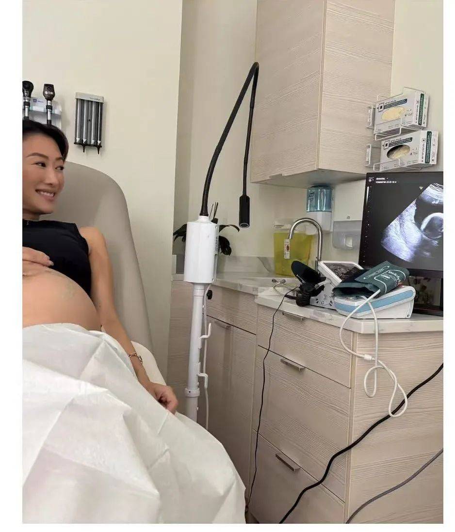 謝霆鋒妹妹謝婷婷宣布懷第二胎！曬出和高大外籍老公甜蜜合照