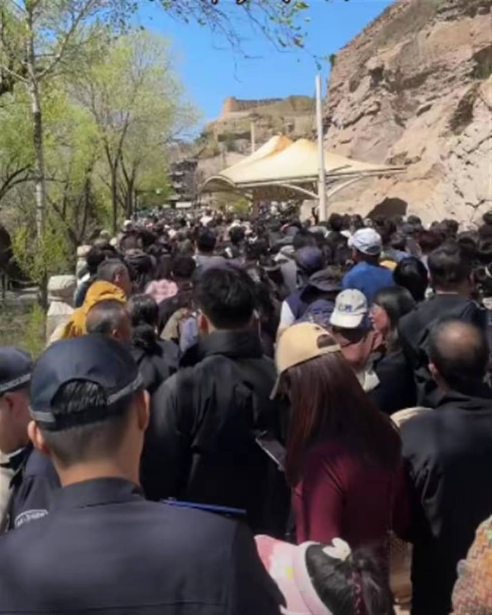 張信哲在山西大同演唱會(huì)上稱約不到景區(qū)門票，當(dāng)?shù)匚穆没貞?yīng)