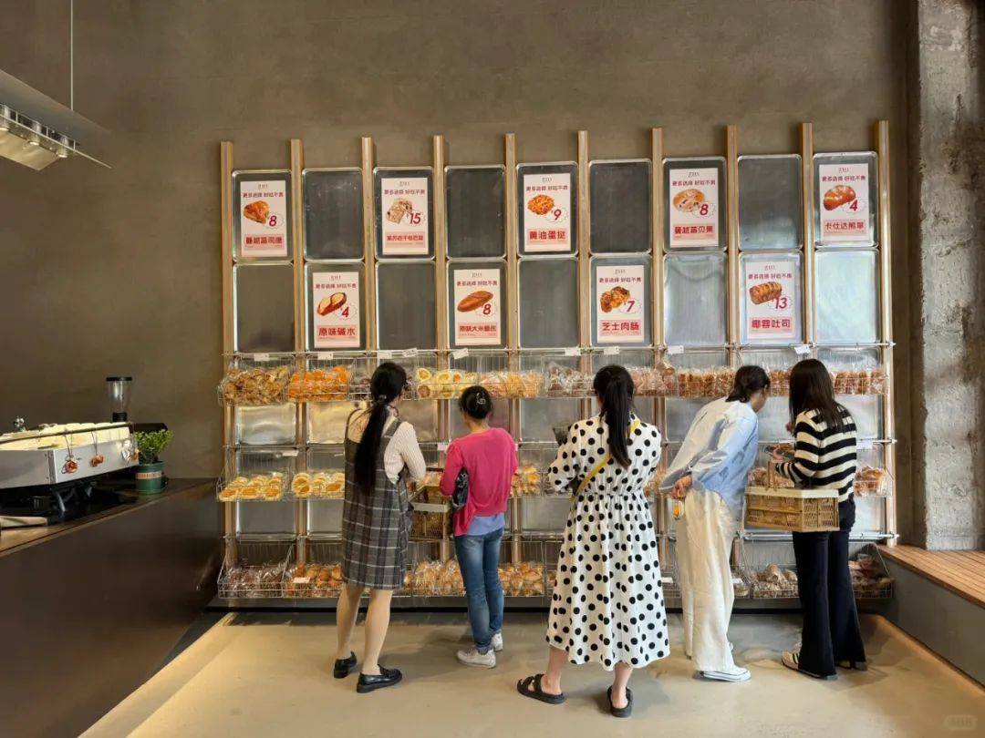 千平大店，面包4元起！低價烘焙瘋狂擴軍