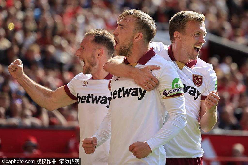 英超-7輪不勝！烏加特送禮約羅傷退 曼聯(lián)0-2遭西漢姆雙殺
