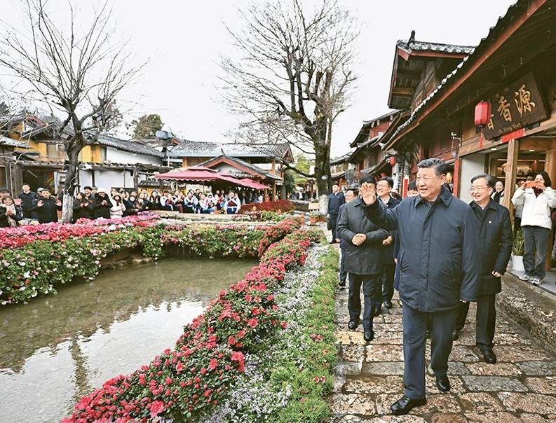 鍥而不舍落實(shí)中央八項(xiàng)規(guī)定精神，以優(yōu)良黨風(fēng)引領(lǐng)社風(fēng)民風(fēng)