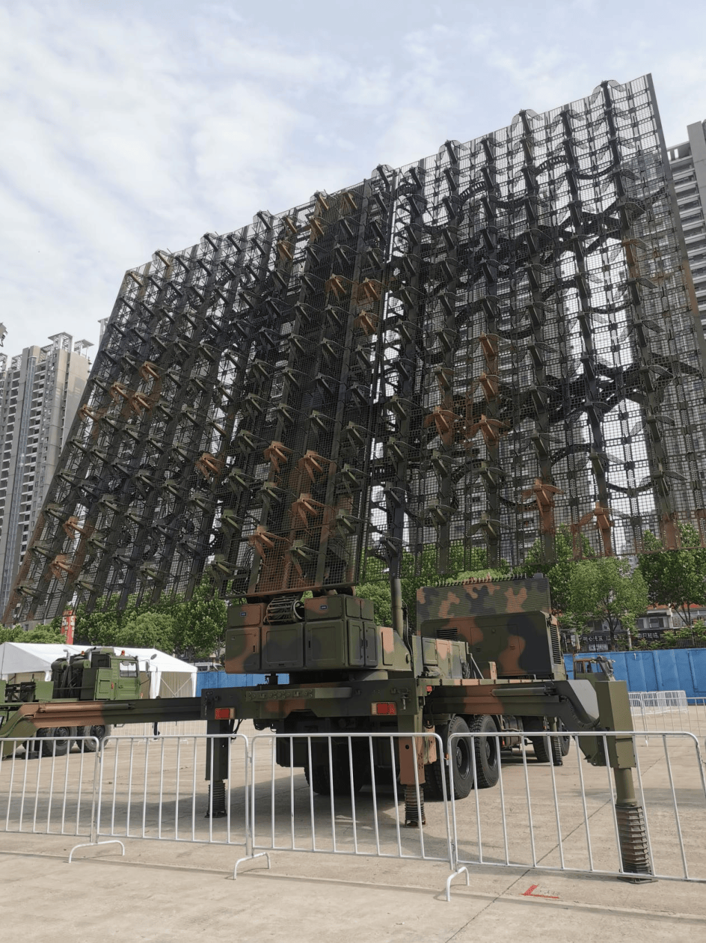 “大國重器”、新型反隱身雷達(dá)……世界雷達(dá)展全面展示尖端裝備