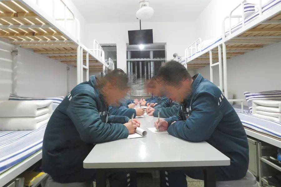 男子在上海監(jiān)獄服刑11年，出獄前才得知兩位家人已病逝...極大生活困境，他深深擔(dān)憂→