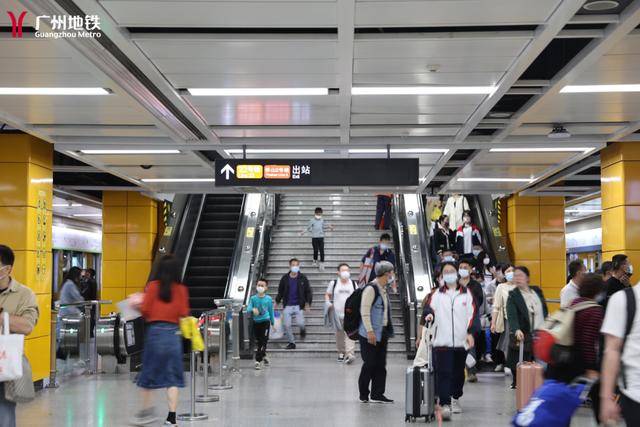 搭扶梯“左行右立”是好習慣？錯！多地提醒：不安全、不提倡