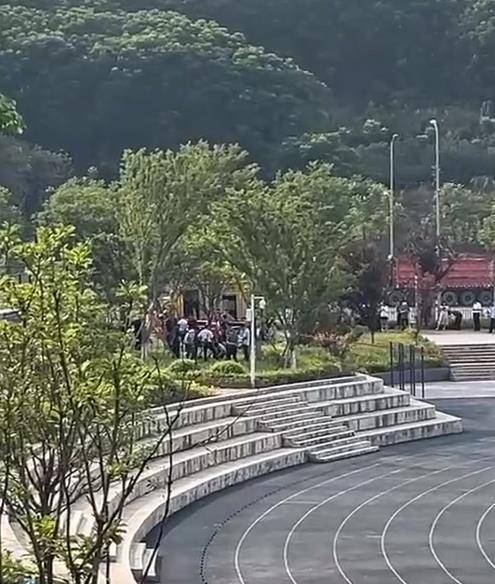 掉化糞池遇難男生來自重慶一農(nóng)村，村委會：會為他家屬提供幫助