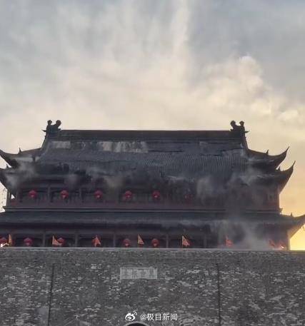 安徽鳳陽明中都鼓樓瓦片脫落，目擊者稱持續(xù)一兩分鐘，官方：已進行勘查