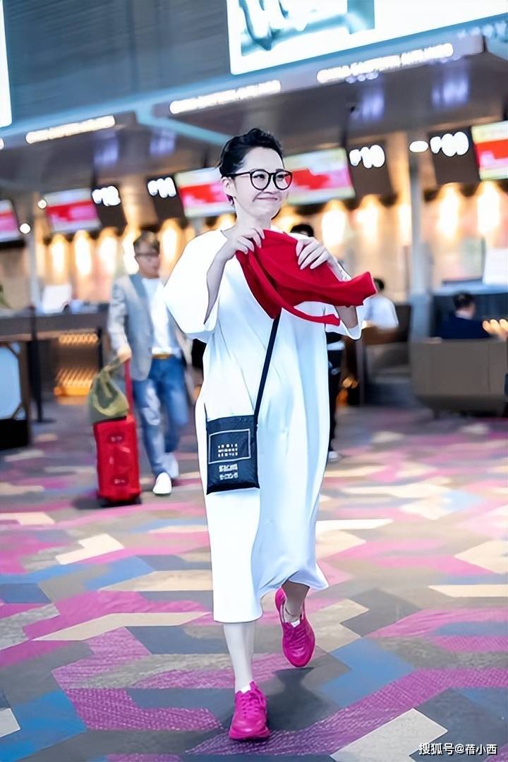 56歲許晴少女感，高圓圓女神感，林志玲御姐范，女明星的夏裝都有什么玄機(jī)？