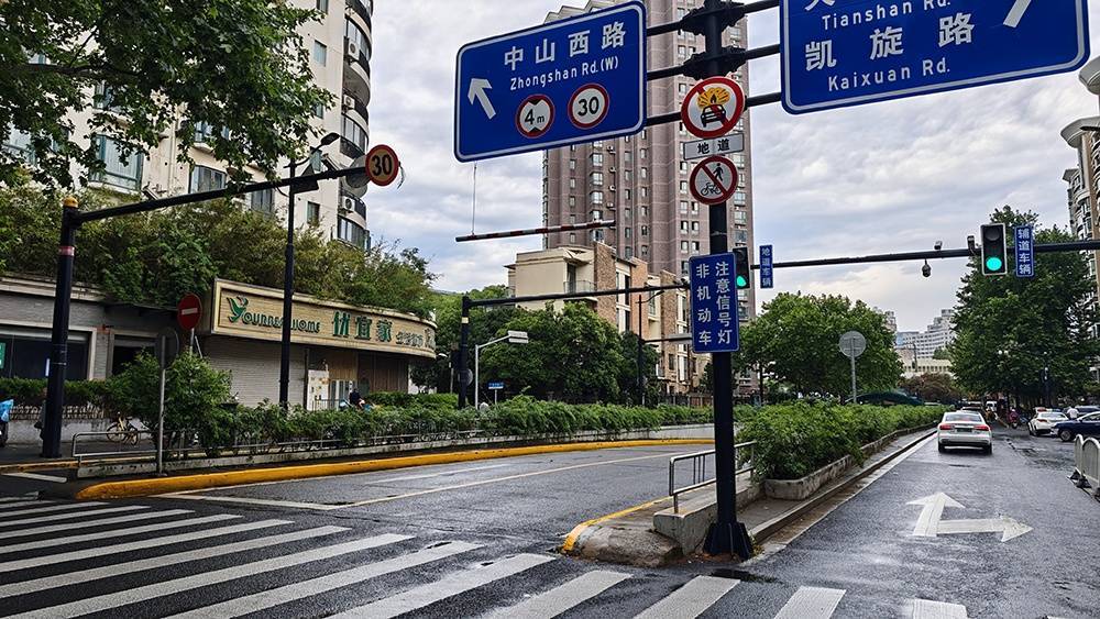 “隧道打卡王家衛(wèi)風(fēng)”火了？警方提醒
