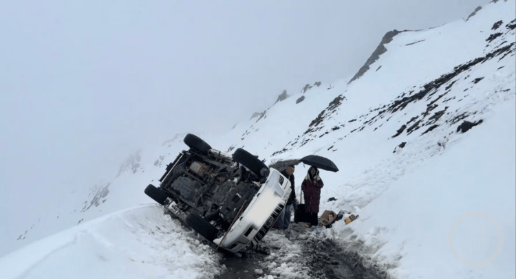 海拔4000米一越野車側(cè)翻！5人獲救，1人不幸遇難