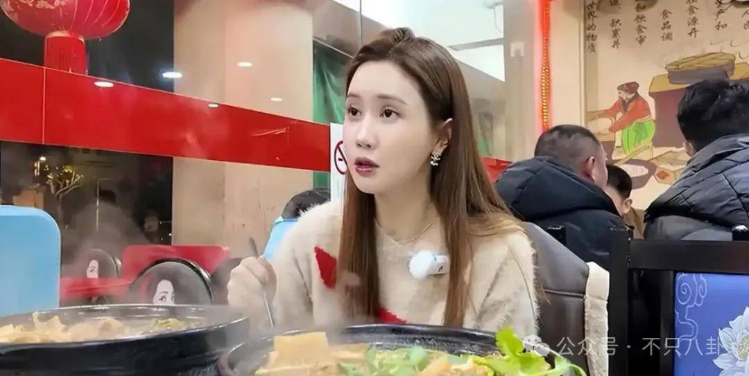 自曝與丈夫經(jīng)常吵架？但怎么感覺她是在變相秀恩愛呢！