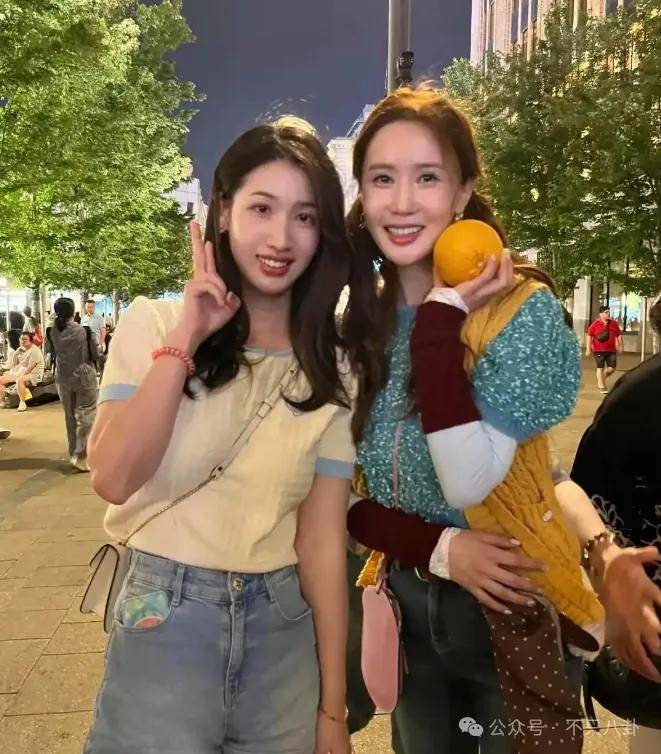 自曝與丈夫經(jīng)常吵架？但怎么感覺她是在變相秀恩愛呢！