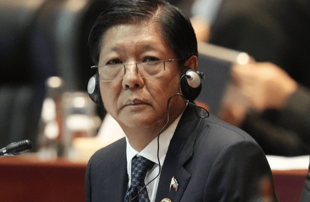 中方松口了，允許菲船只進(jìn)來，馬科斯低頭，跟杜特爾特家族說好話 ?