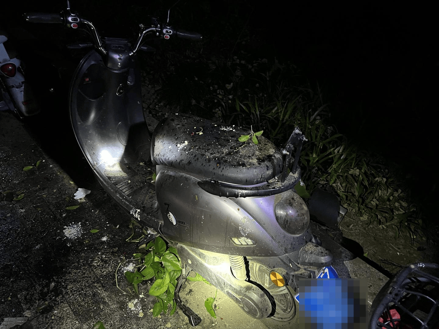 男子與朋友吃酒起爭執(zhí)，竟從10樓扔下綠蘿、蘭花和不銹鋼盆，被刑拘