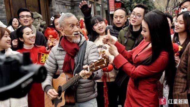 陳彼得離世，與他同唱《我和我的祖國》的成都市音樂家協(xié)會主席馬薇：惋惜，希望他在天堂更好地歌唱
