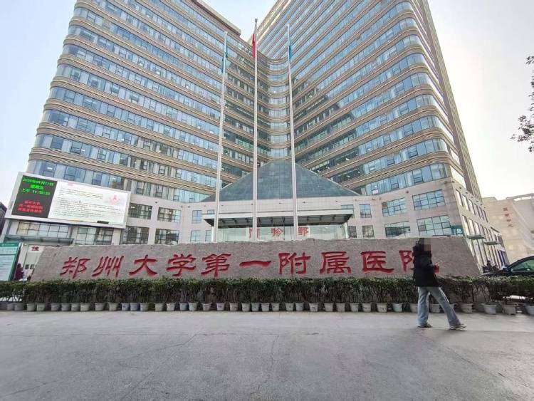 “八旬老人診斷胃炎被以癌癥切全胃”，醫(yī)院：已內部處罰兩名涉事醫(yī)生